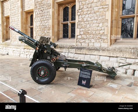 25 Pounder Artillery Gun Hi Res Stock Photography And Images Alamy