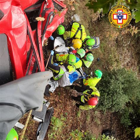 Bussi Tragico Fuoristrada Precipitano Con L Auto Nel Burrone