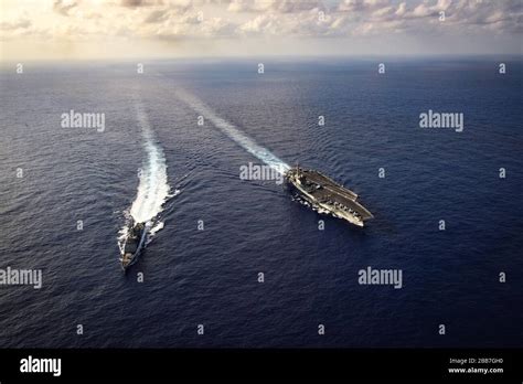 El Portaaviones USS Theodore Roosevelt De La Marina Estadounidense