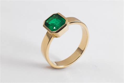 Venta Anillo De Compromiso De Esmeralda Significado En Stock