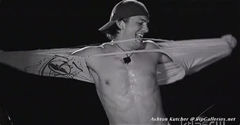 Ashton Kutcher Paparazzi Shirtless Shots Naked Male Celebrities