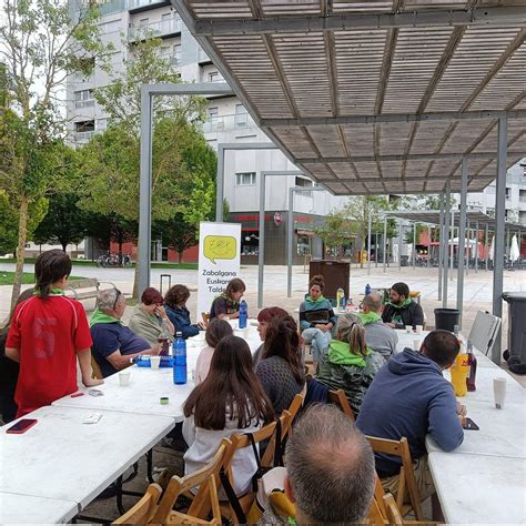 En Im Genes Largas Colas En Un Puesto Que Ha Arrasado En Las Fiestas