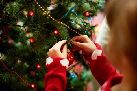 Decorating The Christmas Tree With Kids Is A Nightmare I Dread Every ...