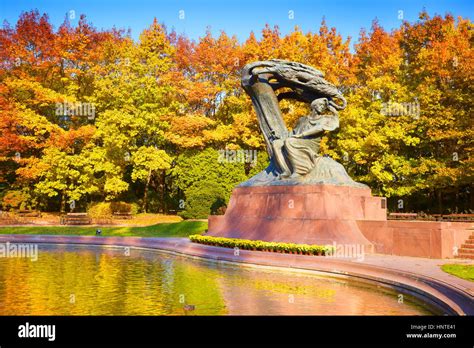 Chopin monument in autumn Lazienki Park, Warszawa, Poland Stock Photo - Alamy