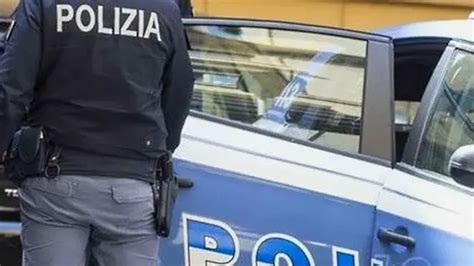 Viola Il Divieto Di Avvicinamento Alla Casa Familiare Offendendo La