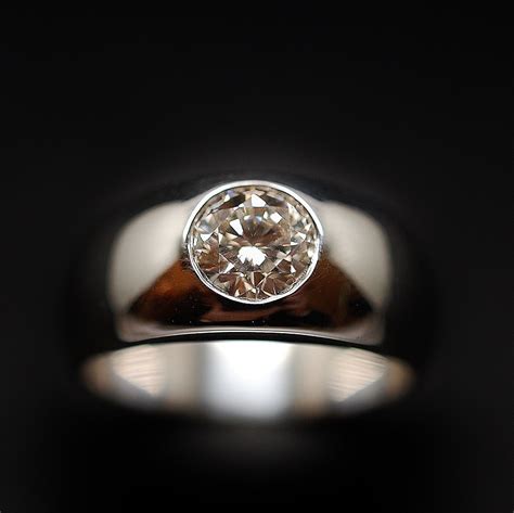 Bague Jonc Anglais En Or Gris 18K Massif Avec Diamant Brillant 1 23 Cts