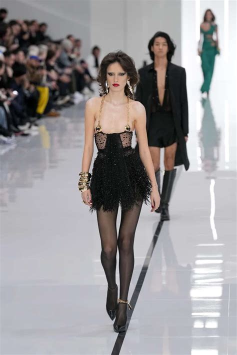 Milan Fashion Week: Twins transform from grunge to glam at twin ...