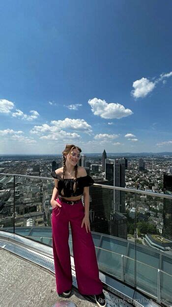 Liza Rose Liza Rose Lizarosepoetry Nude OnlyFans The Fappening Plus