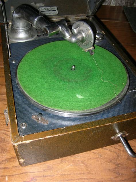 Antique Oro Tone Junior Portable Hand Crank Phonograph Record Player