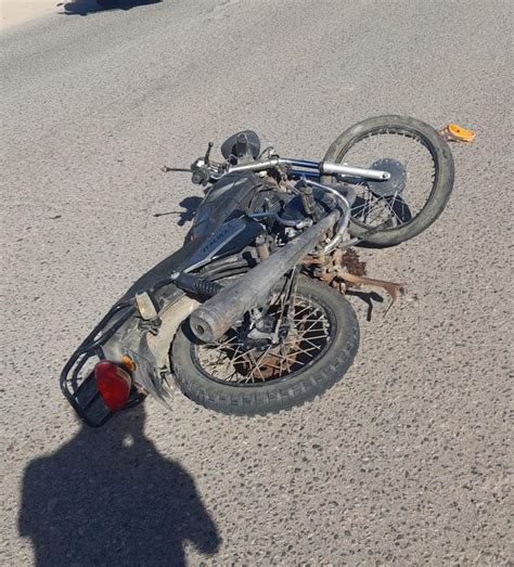 MOTOCICLISTA SE FRACTURA AL CHOCAR CON PICK UP Medios Obson