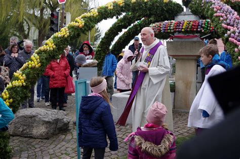 Aktion Auch Im Zeichen Des Dorfjubil Ums Der Achte Osterbrunnen In