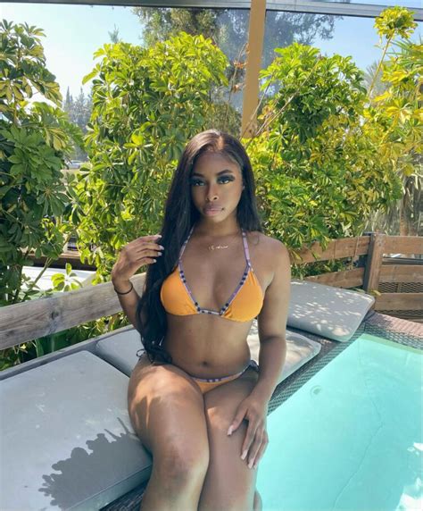 Hot Sexy Catherine Ashton Bikini Pics