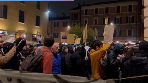 Manifestazione Oggi A Bologna Via Al Corteo Del Cua Contro Lo Sgombero