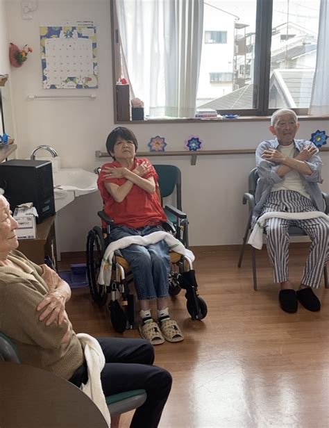 主宰：尼崎市とのうち集い場 善 様：チェアータオルヨガ×ラフターヨガ実施 兵庫県生涯学習インストラクターの会阪神ブロック公式ホームページ