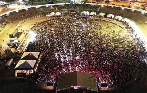 Festeja Sinop começa show de Raça Negra e organização estima 25 mil