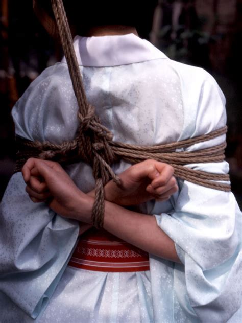 友田 真希 アナル-緊縛の世界を深く探求