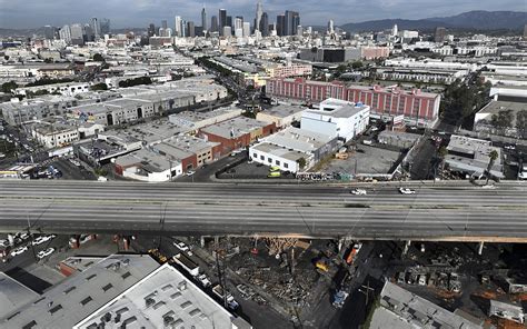 Fire shuts down major Los Angeles freeway | WORLD