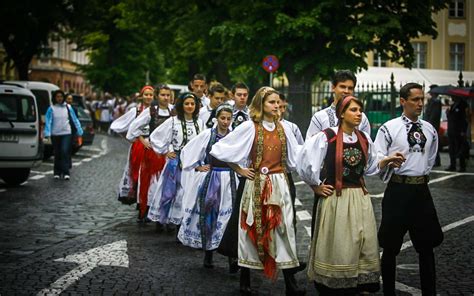 Transylvanian Saxons come back home to celebrate history and traditions ...
