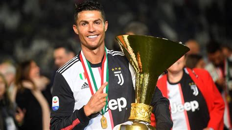 Wallpaper Ronaldo Angkat Piala Pics Myweb