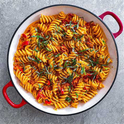 Creamy Red Pepper Pasta Zenas Kitchen