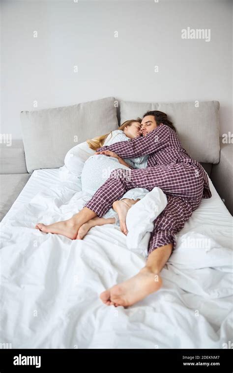 Couple cuddling in the bed hi-res stock photography and images - Alamy