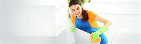 Housekeeper Vs Maid The Differences To Choose The Right Help