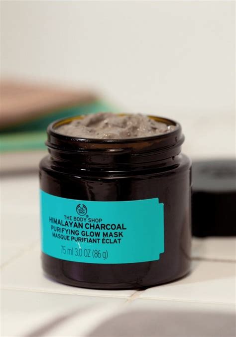 The Body Shop Himalayan Charcoal Purifying Glow Mask Shajgoj