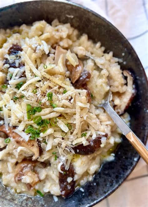 Easy Mushroom Risotto - trychinesegoodies.com