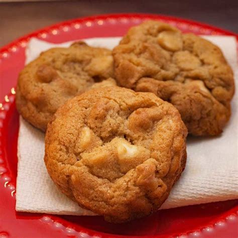 Masterpiece White Chocolate Macadamia - Cookie Madness