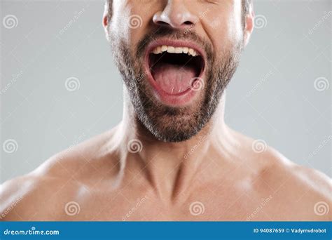 L Immagine Potata Di Emozionante Equipaggia Il Mezzo Fronte Con Le Spalle Nude Immagine Stock