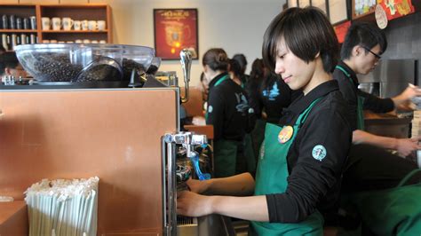 Por qué Starbucks ha sacado en China un café con sabor a guiso de cerdo