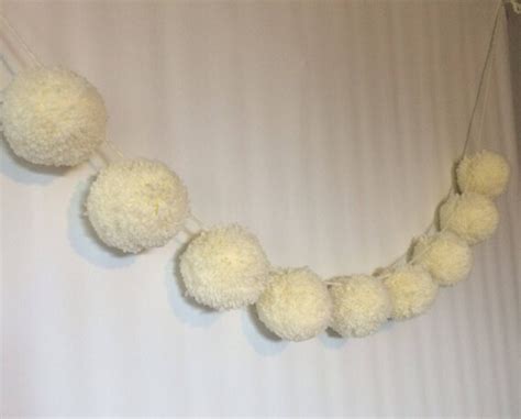 Pompom Garland Giant White Pom Pom Garland Super Bulky