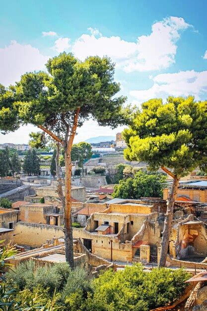 Ruinas De La Antigua Ciudad Romana De Herculano A Orillas Del Golfo De