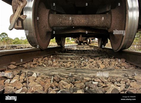 Zug auf schienen Fotos und Bildmaterial in hoher Auflösung Alamy