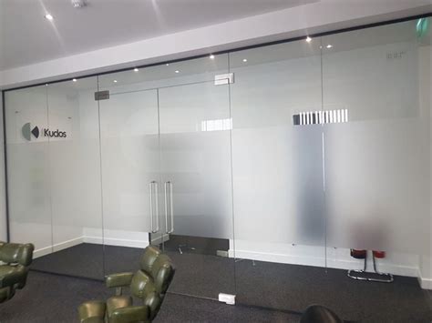 Plain Polished Toughen Glass Partitions For Home Hotel Office Restaurant Color