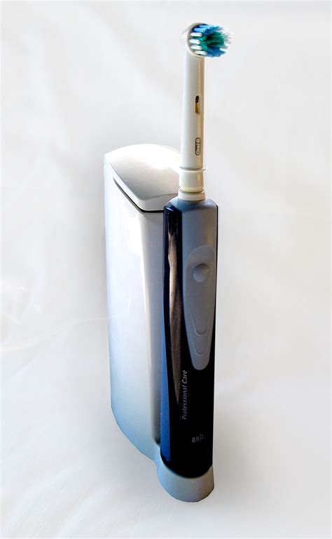 Electric toothbrush - Wikipedia