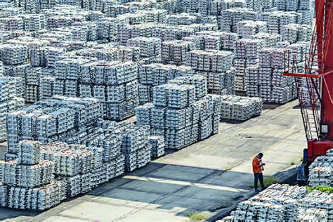 Smm A Aluminium Ingot Price Declines By M O M Domestic Bauxite