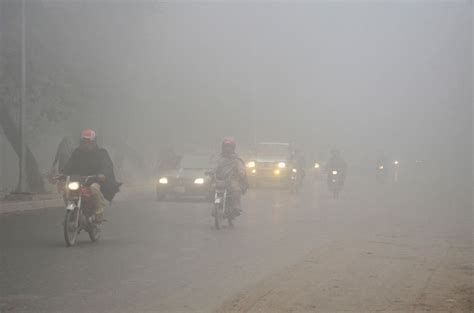 PAKISTAN LAHORE WEATHER FOG