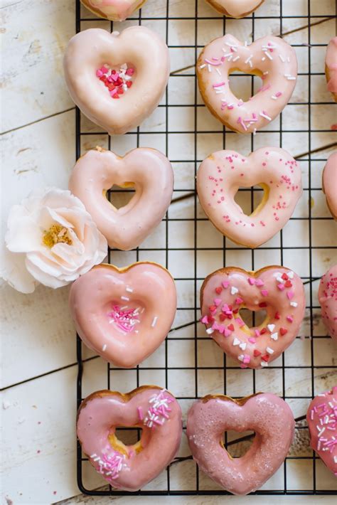 Valentines Day Baked Donuts With Vanilla Glaze Valentines Day Dessert Receita Almoço Do