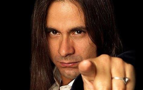 S Na Caixa Prega Andre Matos O Grande Vocalista Inconstante