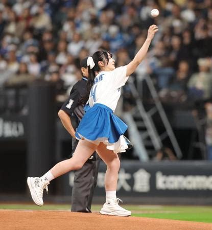 声優の進藤あまねが始球式 惜しくもノーバンならずも笑顔/芸能/デイリースポーツ online