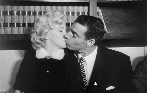 Marilyn Monroe Married Joe Dimaggio At San Francisco City Hall Kqed