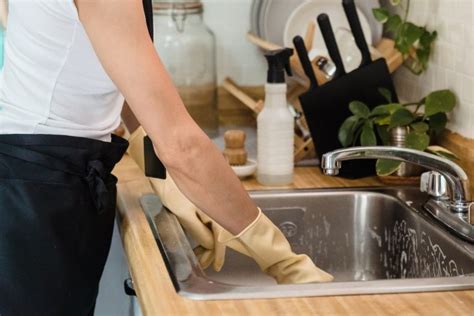 Como limpar pia de inox em poucos minutos Técnicas para tirar toda a