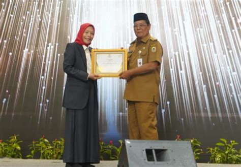 Dukung Pengelolaan Zakat Paman Birin Raih Penghargaan Baznas Award