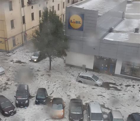 Fortissimo Nubifragio Su Torino Fiumi Di Grandine Per Le Strade E