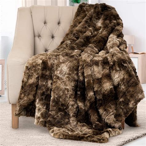 Amazon.com: Everlasting Comfort Luxury Plush Blanket - Cozy, Soft ...