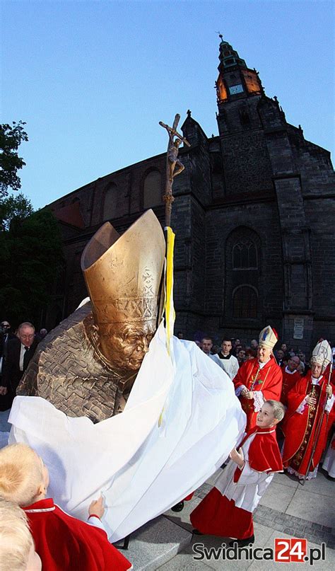 Pomnik W Jana Paw A Ii Ods Oni Ty Foto Wideo Swidnica Pl