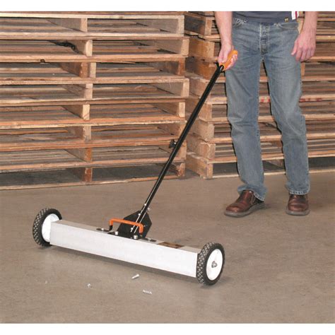 30 Magnetic Sweeper With Wheels