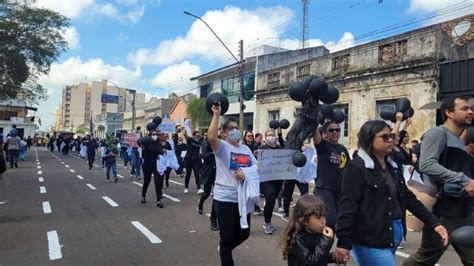 Enfermeiros e técnicos protestam contra suspensão do piso da categoria