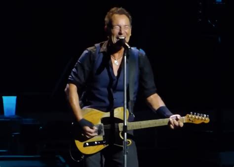 Bruce Springsteen sings “Thunder Road” through the years (VIDEO).